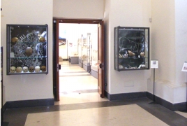 Vetrina espositiva pensile linea ARGURION  "telaio in alluminio".cm120x30x150h.