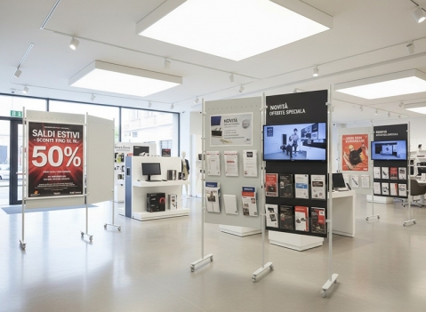 Composizione su ruote Expo pannelli in lamiera punzonata.3