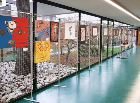 Composizioni di griglie espositive autoportanti con basi dritte