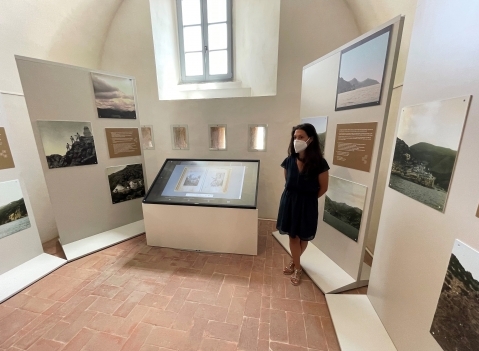 Parete espositiva autoportante modulare e bifacciale per pinacoteche e gallerie d'arte della LINEA OSTENDO