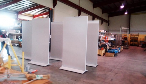 Parete espositiva autoportante modulare e bifacciale per pinacoteche e gallerie d'arte della LINEA OSTENDO foto produzione