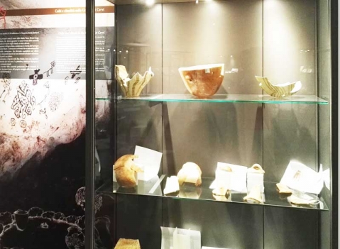 Vetrine espositive per musei della linea Argurion Museo Castello Aragonese di Otranto.